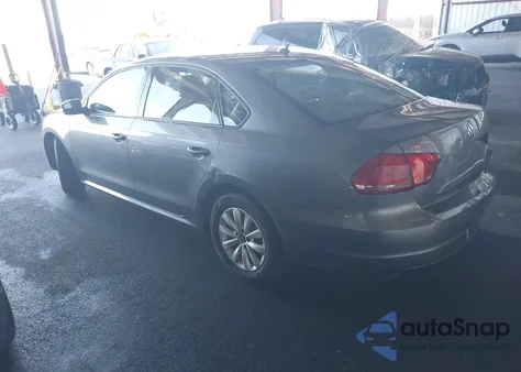 2013 Volkswagen Passat 2.5L S z USA, uszkodzony, nr VIN 1VWAP7A34DC012123